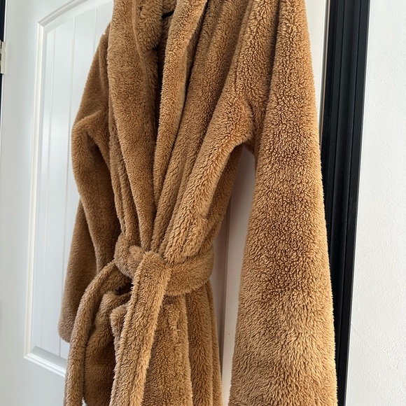 UGG Tan Robe - Picture 6 of 7